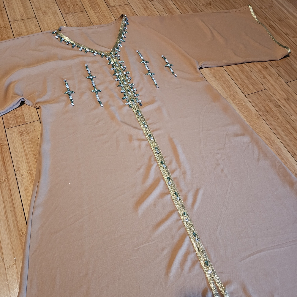 Elegant Tan Maxi Kaftan Dress with Green Embellishments - Picture 6 of 7
